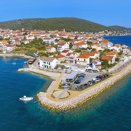 Seaside Holiday House Kali, Ugljan - 8429 Дом отдыха